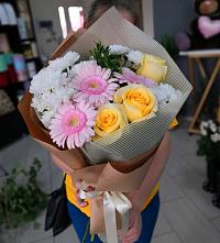 Букет цветов из:  Герберы, Розы и Хризантемы в Вожеге