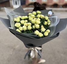 Букет Белые кустовые розы Солинеро в Вожеге